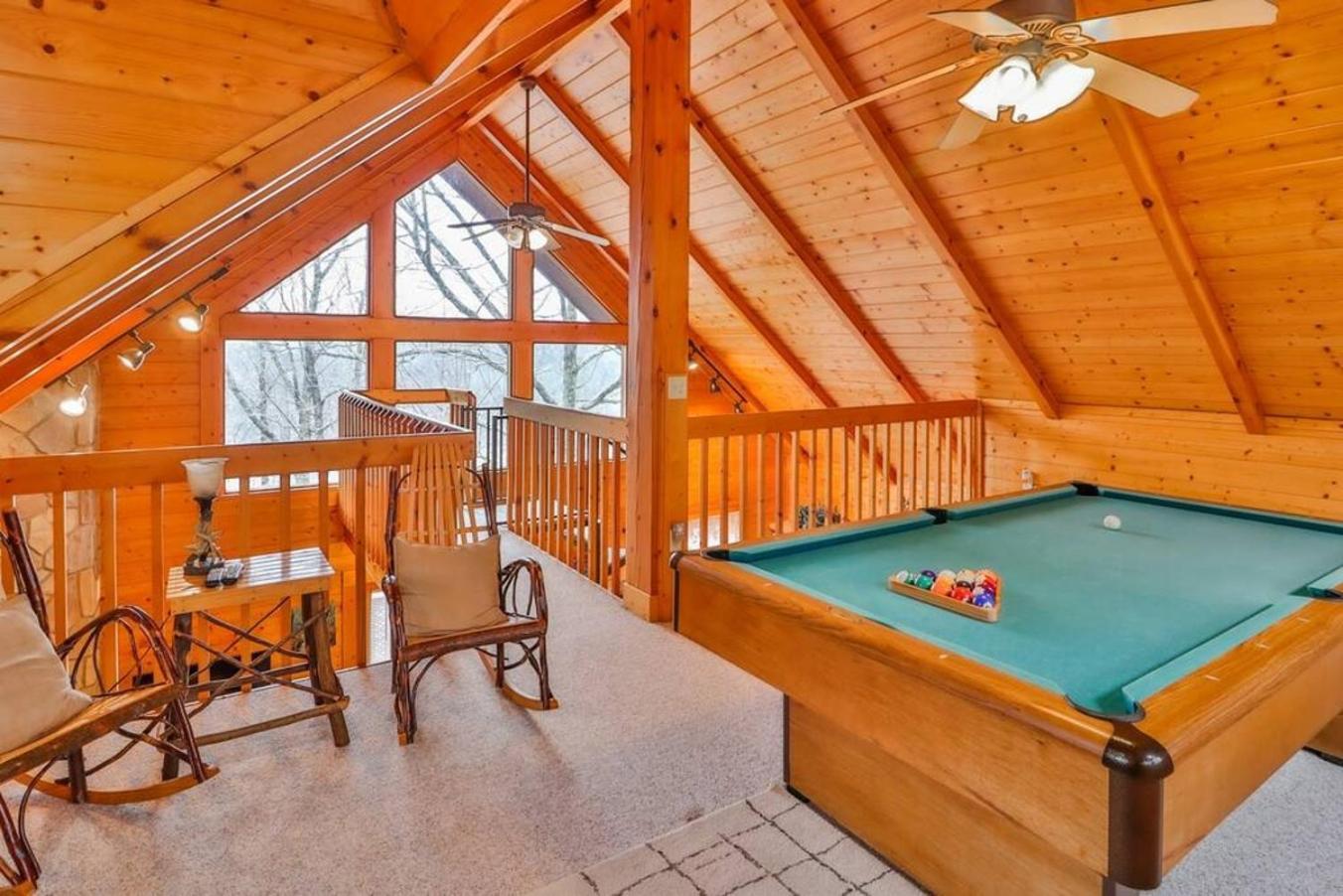 Romantic, Honeymoon Cabin In The Smokies! Gatlinburg Dış mekan fotoğraf