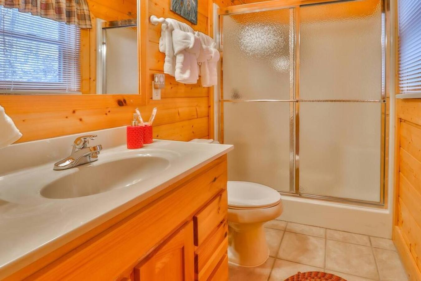 Romantic, Honeymoon Cabin In The Smokies! Gatlinburg Dış mekan fotoğraf