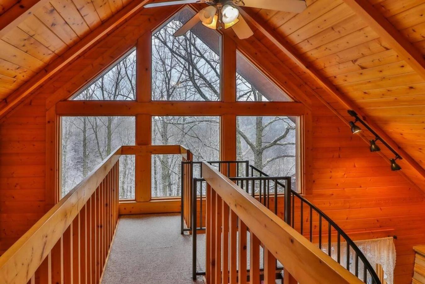 Romantic, Honeymoon Cabin In The Smokies! Gatlinburg Dış mekan fotoğraf