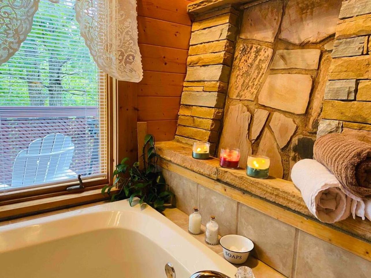 Romantic, Honeymoon Cabin In The Smokies! Gatlinburg Dış mekan fotoğraf