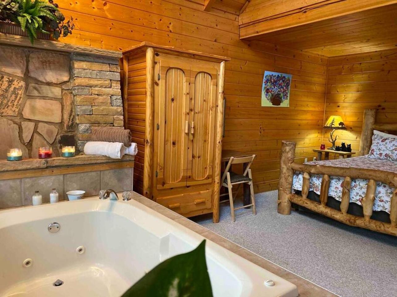 Romantic, Honeymoon Cabin In The Smokies! Gatlinburg Dış mekan fotoğraf