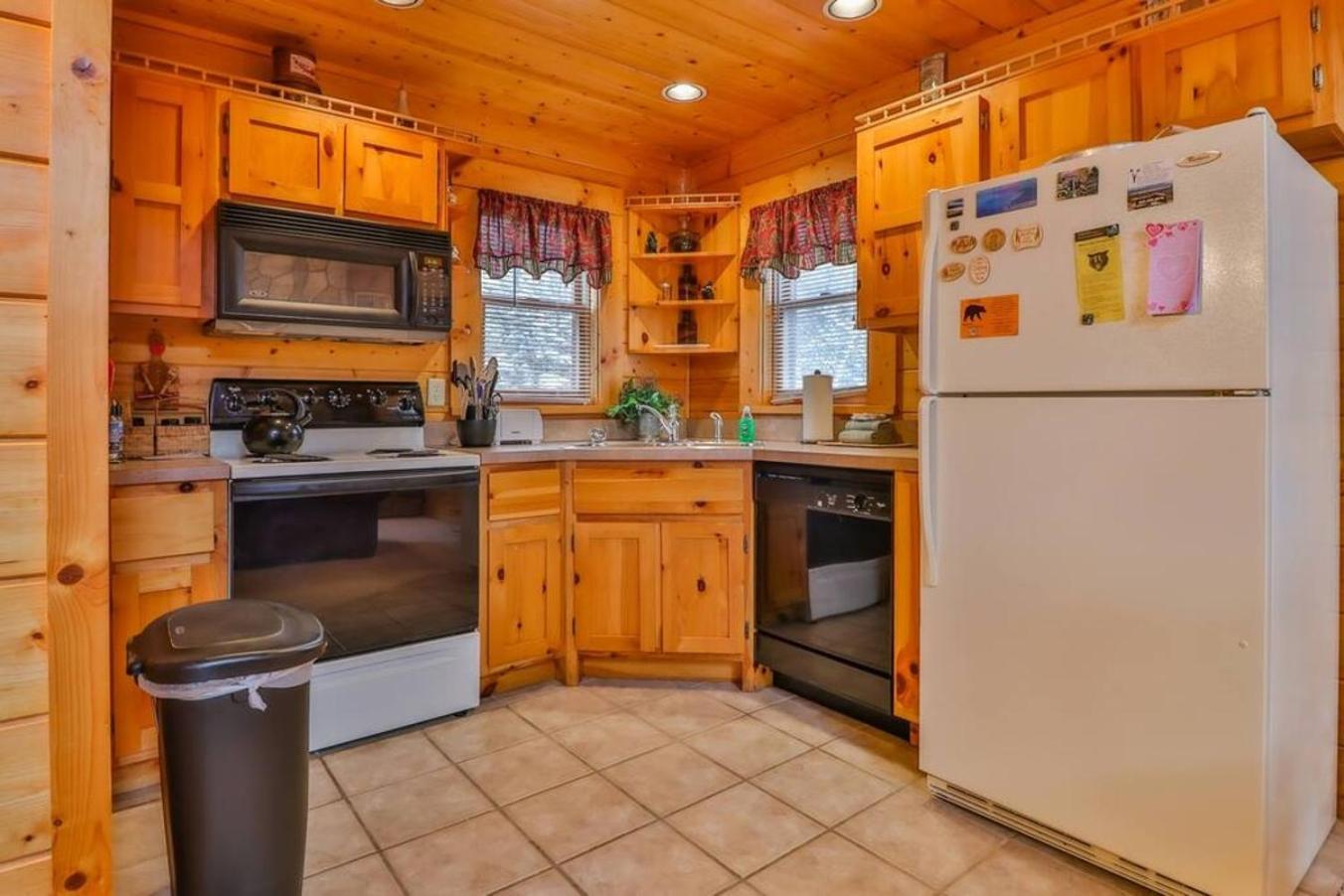 Romantic, Honeymoon Cabin In The Smokies! Gatlinburg Dış mekan fotoğraf