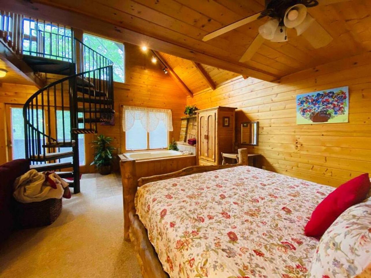 Romantic, Honeymoon Cabin In The Smokies! Gatlinburg Dış mekan fotoğraf
